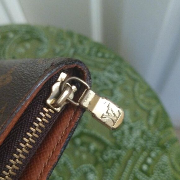 Louis Vuitton Monogram Zippy Wallet - Picture 8 of 15